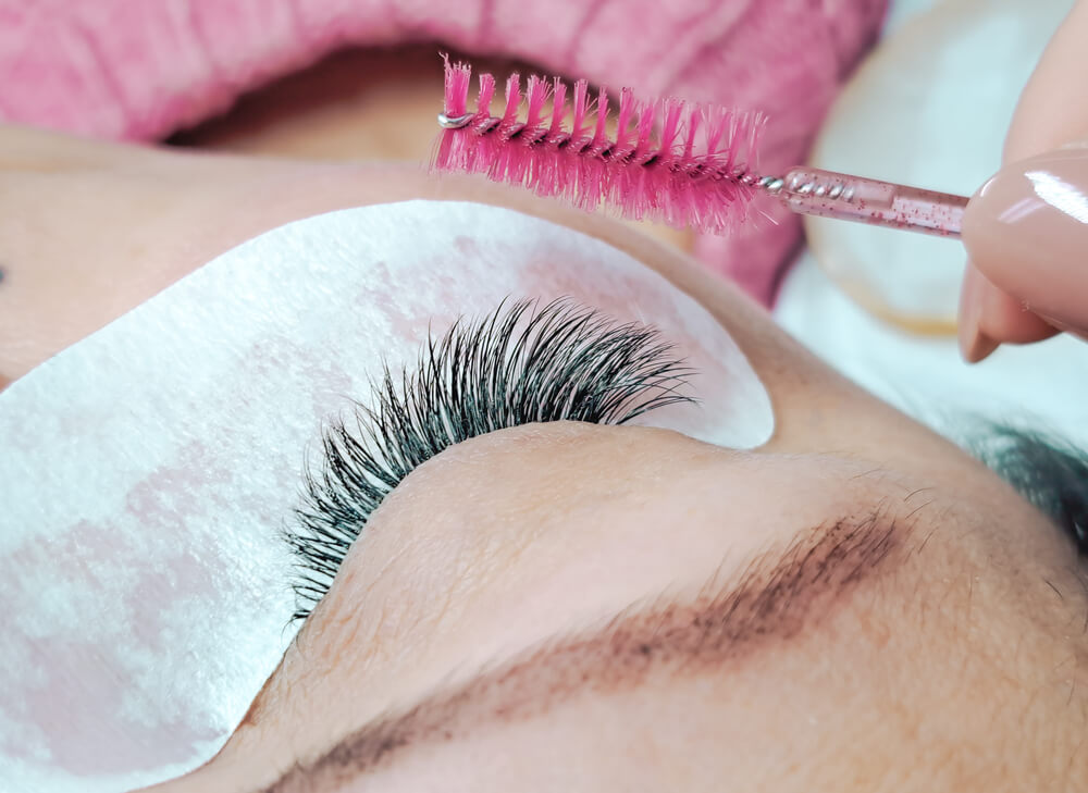 Beauty Time - The Ultimate Guide to Eyelash Lifts in 2023 What is a  eyelash lift
